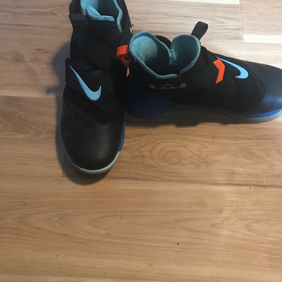 Nike Shose - Picture 6 of 8